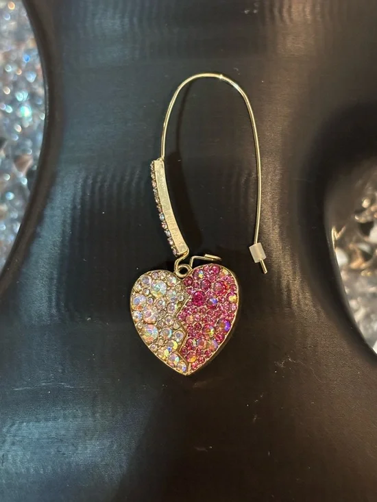 ✨Betsey Johnson Iridescent & Pink Crystal Heart Drop Earrings✨ - Picture 12 of 14